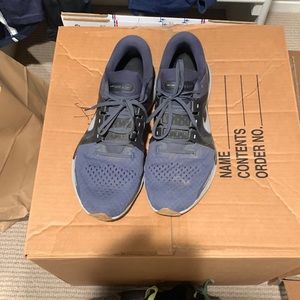 Nike Vomero 16 running shoes